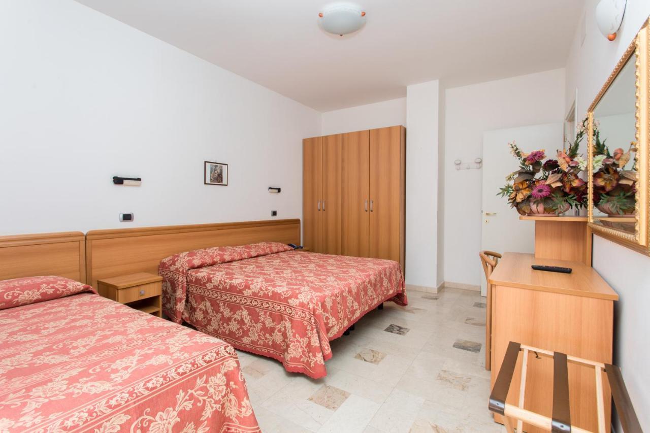 Hotel Residence Des Bains Чезенатико Екстериор снимка
