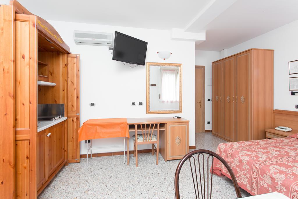 Hotel Residence Des Bains Чезенатико Екстериор снимка