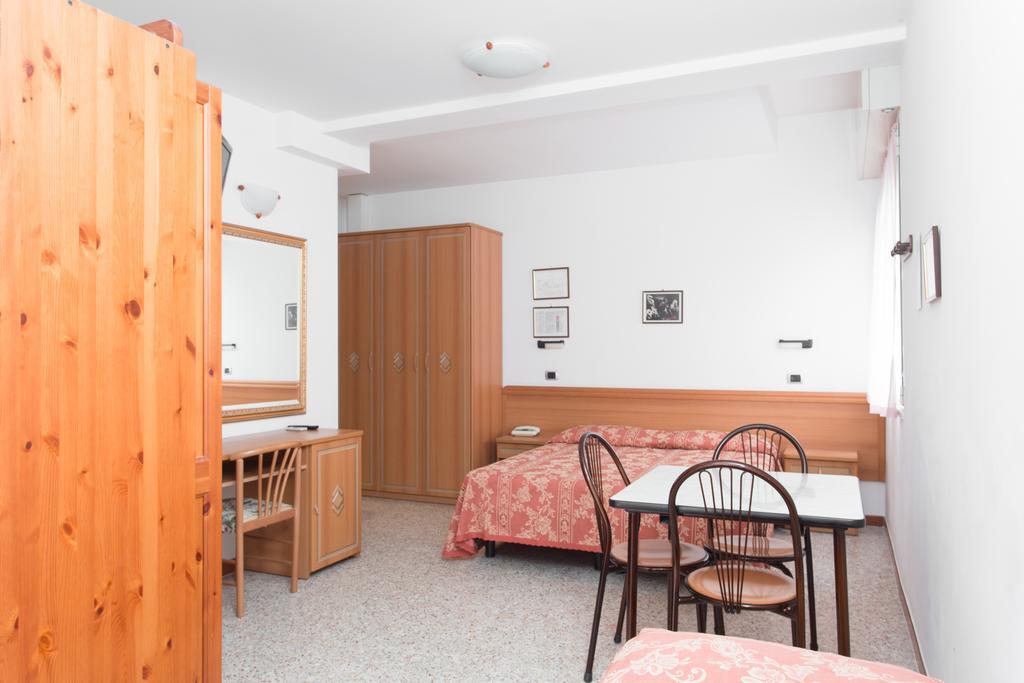 Hotel Residence Des Bains Чезенатико Екстериор снимка