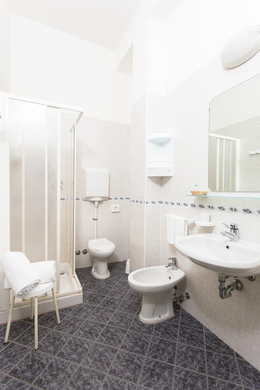 Hotel Residence Des Bains Чезенатико Стая снимка
